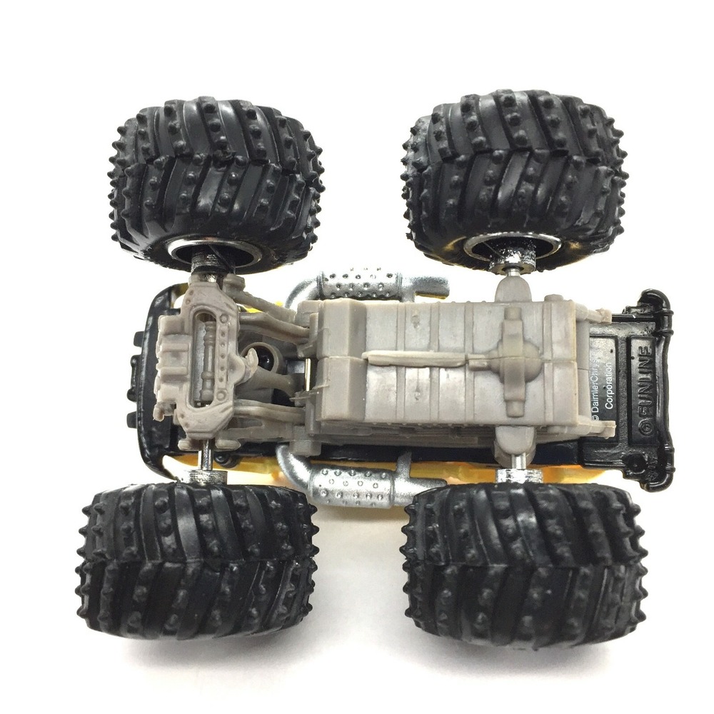 Muscle Machines Pull Back Hi-Rev Dodge 4x4 Lifted Truck 1/64 Working Suspension - Picture 8 of 8